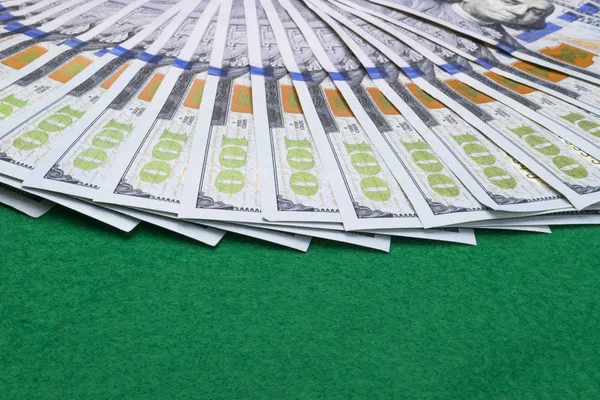 Stack of one hundred dollar bills. Stack of cash money in hundred dollar banknotes. Heap of hundred dollar bills on green poker table. Game concept — Stock Photo, Image