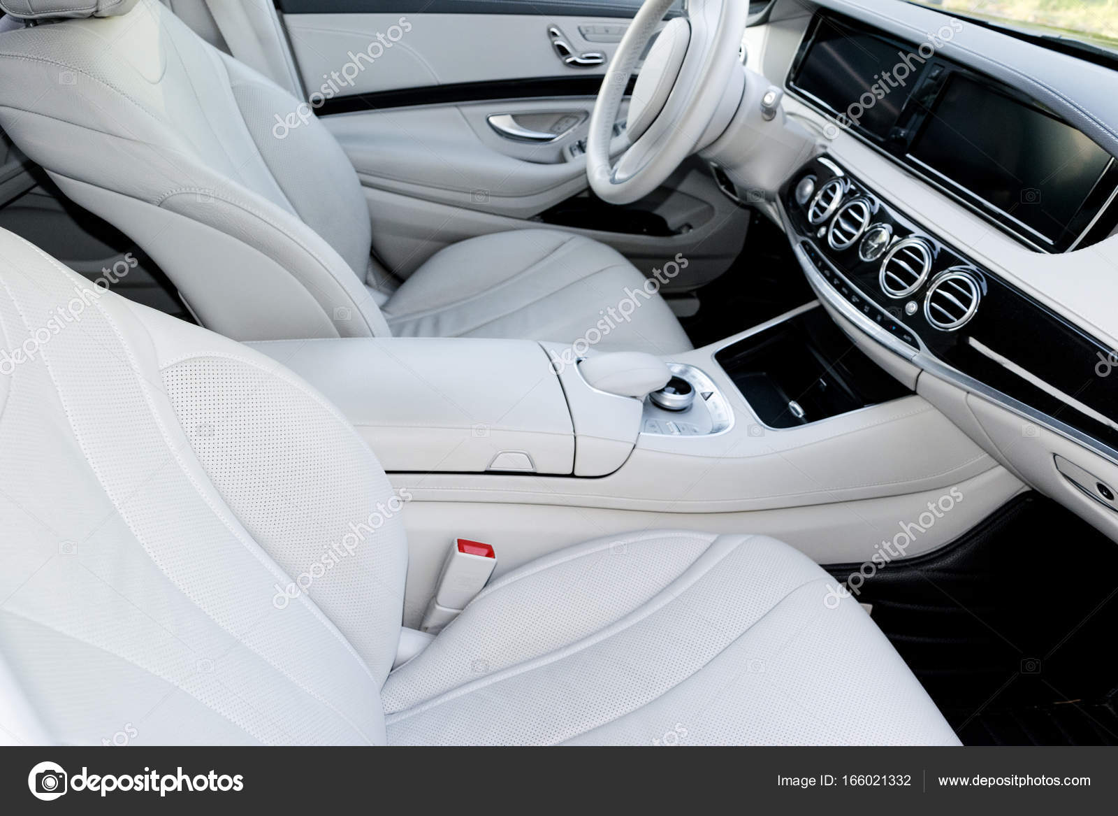 Moderne innenausstattung von premium-auto mit ledersitzen fototapete •  fototapeten Innenräume, Lenkrad, Panel