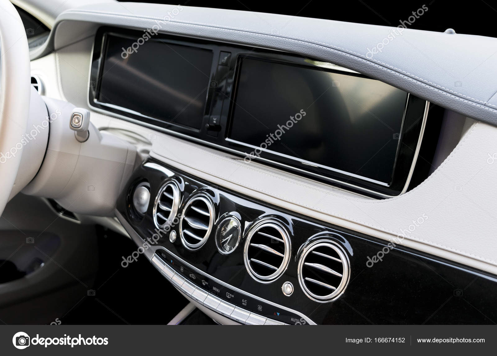 Weißem Lederinterieur des modernen Luxus-Auto. Leder wohl weiß ... Weißem Lederinterieur des modernen Luxus-Auto. Leder wohl weiß ...