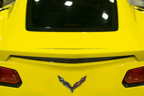 Задній вид жовтий Z06 Corvette Chevrolet. Зовнішні деталі автомобіля. — стокове фото