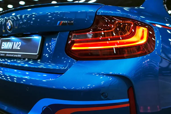 Vista traseira de um carro desportivo BMW M2. M Performance Edition. Detalhes exteriores do carro . — Fotografia de Stock