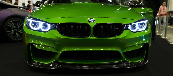 Bir Bmw M4 spor araba önden görünümü. M Performans Edition. Araba dış detaylar. — Stok fotoğraf