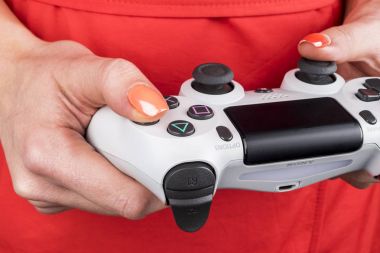 Sony Playstation 4 dualshock oyuncular el oyun denetleyicisi. Stüdyo vurdu. Bir joystick ile oyun konsolu. Home video oyun konsolu