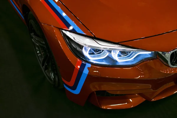 Vista frontal de un coche deportivo BMW M4. M Edición Performance. Detalles exteriores del coche. Foto tomada en el Royal Auto Show el 21 de julio —  Fotos de Stock