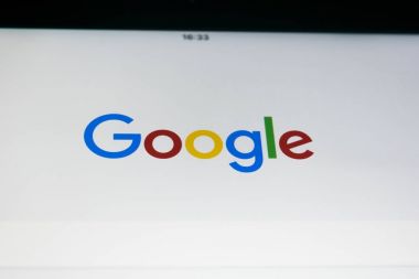 Google web sayfası ipad Pro ekranda başlar. Google bir Amerikalı olduğunu çok uluslu şirket Internet konusunda uzmanlaşmış ile ilgili hizmetleri ve ürünleri