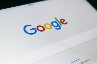 Google web sayfası ipad Pro ekranda başlar. Google bir Amerikalı olduğunu çok uluslu şirket Internet konusunda uzmanlaşmış ile ilgili hizmetleri ve ürünleri