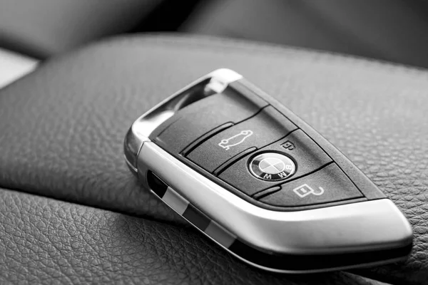 Bmw X5m 2017 kablosuz anahtarlarının siyah deri araba iç, araba iç detaylı olarak kapatın. Siyah ve beyaz