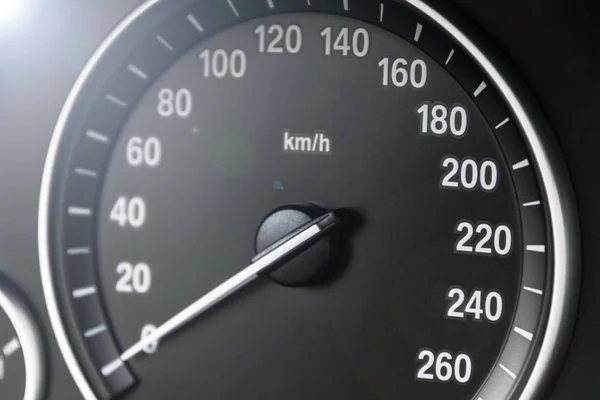 Tableau de bord du tableau de bord de voiture gros plan avec indicateur de vitesse visible, détails de l'intérieur de la voiture. Éclairage doux — Photo