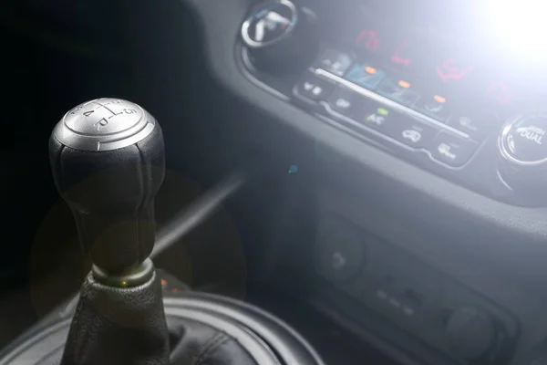 Close up view of a gear lever shift. Manual gearbox. Car interior details. Car transmission. Soft lighting. Abstract view — Stock Photo, Image