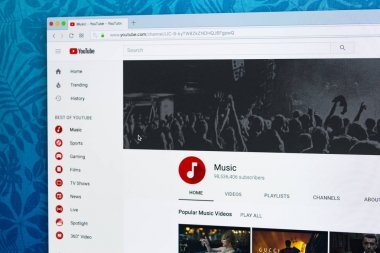 YouTube video hizmeti Apple imac monitör ekranında. YouTube.com hizmet menü. YouTube müzik Web sitesi ana. YouTube bir video paylaşım web sitesidir 