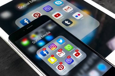 7 Apple iphone ve ipad simgeler sosyal medya facebook, instagram, heyecan, ekranda snapchat uygulama ile pro. Smartphone başlamak sosyal medya uygulaması.
