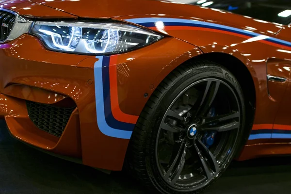 Vista frontal de un coche deportivo BMW M4. M Edición Performance. Detalles exteriores del coche . —  Fotos de Stock