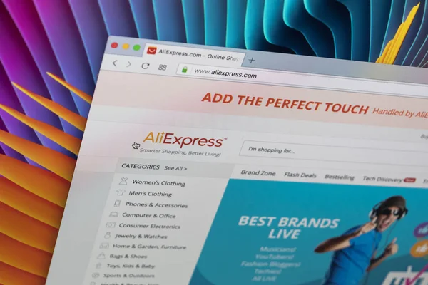 Санкт Петербург Россия Декабря 2017 Года Домашняя Страница Сайта Aliexpress — стоковое фото