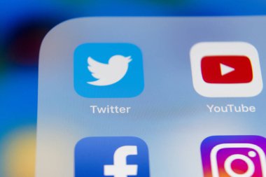 Apple iphone 7 simgeleri ile sosyal medya facebook, instagram, heyecan, snapchat uygulama üstünde perde. Tablet başlangıç sosyal medya uygulaması.