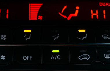 Klima düğme bir araba içinde. İklim kontrolü Ac birim yeni arabada. Modern araba iç detaylar