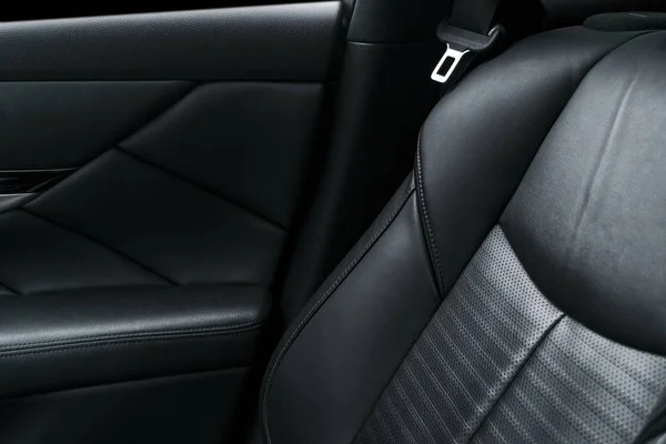 Moderno Coche Lujo Negro Perforado Interior Cuero Parte Los Detalles — Foto de Stock