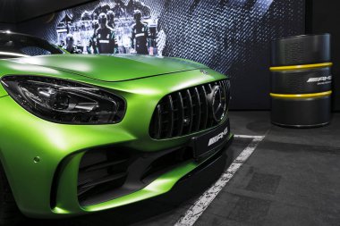 Sankt-Petersburg, Rusya, 12 Ocak 2018: Yeşil Mercedes-Benz Amg Gtr 2018 V8 Biturbo dış detaylar, Far. Önden Görünüm. Araba dış detaylar