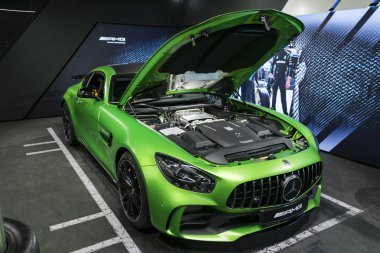  Mercedes-Benz Amg Gtr 2018 V8 BI yeşil-turbo dış detayları, Far. Önden Görünüm. Araba dış detaylar