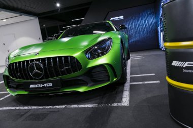 Mercedes-Benz Amg Gtr 2018 V8 BI yeşil-turbo dış detayları, Far. Önden Görünüm. Araba dış detaylar