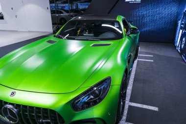 Yeşil Mercedes-Benz Amg Gtr 2018 V8 Biturbo dış detaylar, Far. Önden Görünüm. Araba dış detaylar