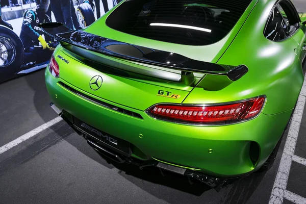 Зелений Mercedes-Benz Amg Gtr 2018 V8 Бі-турбо зовнішні деталі, фар. Задній вид. Зовнішні деталі автомобіля — стокове фото