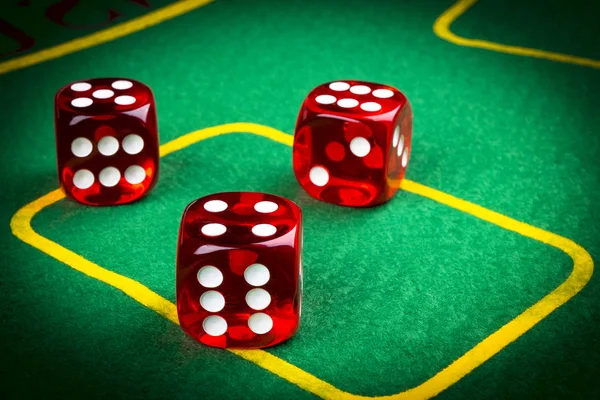 Risico Concept Spelen Dobbelstenen Een Groene Speeltafel Het Spelen Van — Stockfoto