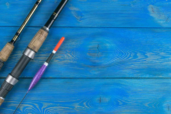 Horgászfelszerelés Horgászbot Horgászat Úszó Csalik Gyönyörű Kék Háttér — Stock Fotó