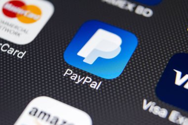 Sankt-Petersburg, Rusya, 8 Şubat 2018: Payoneer uygulama simgesi üzerinde Apple iphone X smartphone ekran yakın çekim. Payoneer app simgesi. Payoneer bir online elektronik ödeme sistemidir .
