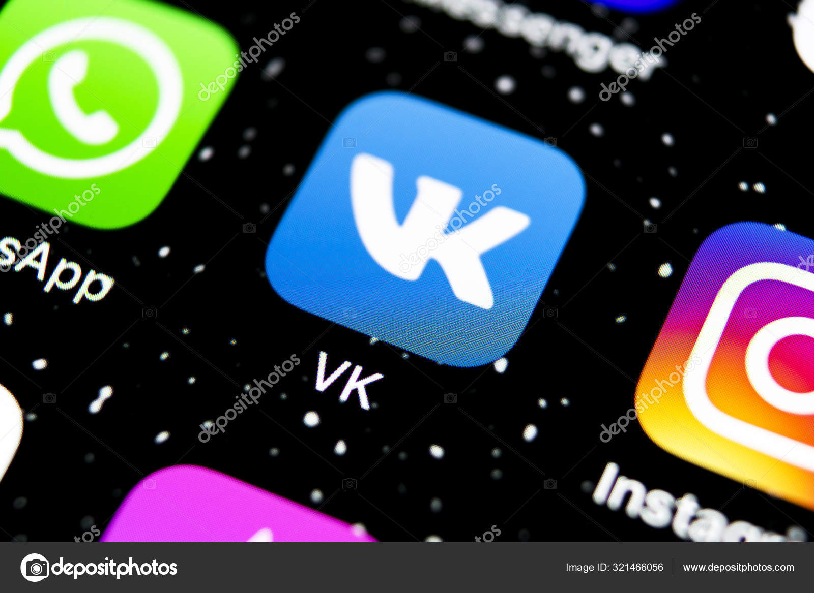 Значок Приложения Вконтакте На Экране Apple Iphone X Крупным.