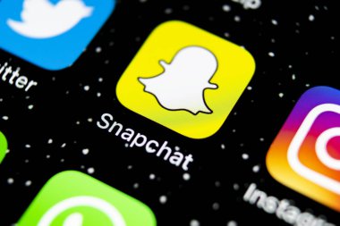 Apple iphone X akıllı telefon ekranında Snapchat uygulama simgesi yakın çekim. Snapchat uygulama simgesi. Sosyal medya simgesi. Sosyal ağ