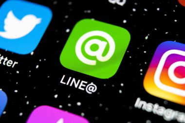 Apple iphone X ekranında hat uygulama simgesi yakın çekim. Satır uygulaması simgesi. Line bir online sosyal medya ağıdır. Sosyal medya uygulaması
