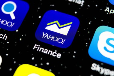 Apple iphone X akıllı telefon ekranında Yahoo finans uygulama simgesi yakın çekim. Yahoo finans uygulaması simgesi. Sosyal ağ. Sosyal medya simgesi
