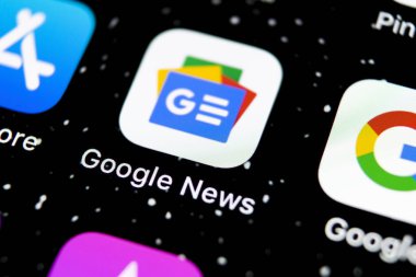 Apple iphone X akıllı telefon ekranında Google Haberler uygulama simgesi yakın çekim. Google haber uygulaması simgesi. Sosyal ağ. Sosyal medya simgesi