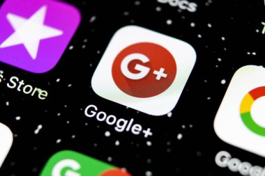 Apple iphone X akıllı telefon ekranında Google artı uygulama simgesi yakın çekim. Google artı uygulama simgesi. Google+. Sosyal medya simgesi. Sosyal ağ
