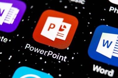 Microsoft office Powerpoint uygulama simgesini Apple iphone X ekran yakın çekim. PowerPoint uygulaması simgesi. Microsoft Power Point uygulaması. Sosyal medya ağı