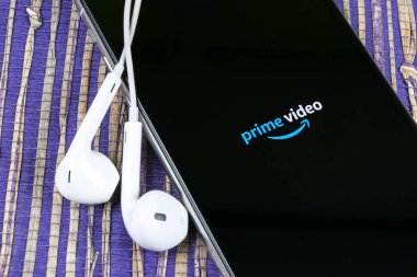 Amazon Prime Video uygulama simgesi üzerinde Apple iphone X ekran yakın çekim. Amazon Primevideo app simgesi. Amazon Prime uygulama. Sosyal medya ağı