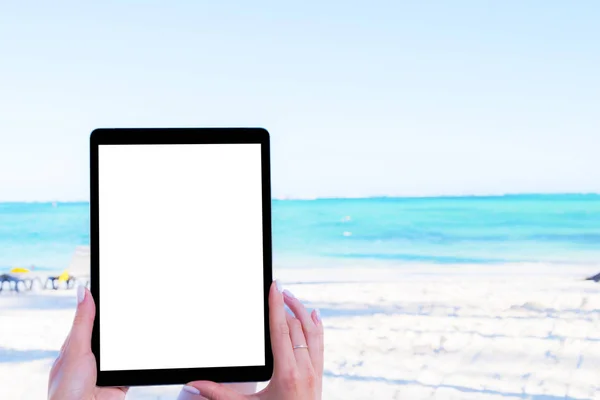 Tablet computer mockup in woman hand. New modern black tablet laptop mockup with blank white screen. Empty space for text. Copy space. Isolated white screen — Stock Photo, Image