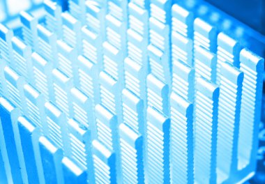 Devre panosunun mikro çipli ve elektronik parçalı makro görüntüsü. Bilgisayar donanım teknolojisi. Entegre iletişim işlemcisi. Bilgi mühendisliği. Yarı iletken. PCB. Yakın çekim.