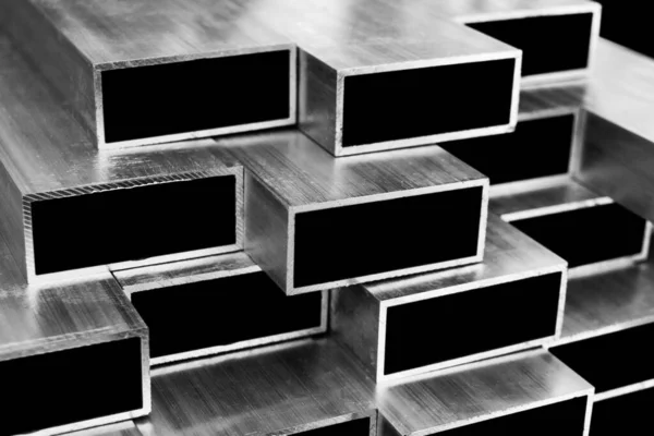 Aluminiumprofil För Fönster Och Dörrar Tillverkning Metallkonstruktioner Aluminium Aluminiumprofiler Struktur — Stockfoto
