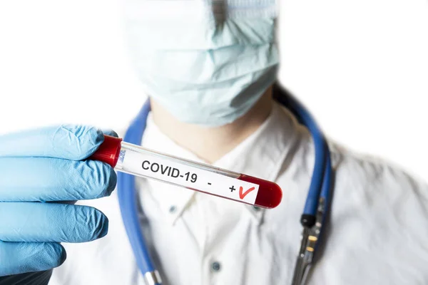 Conceptul Pozitiv Test Sânge Coronavirusului Analiza Probei Sânge Tubul Testare — Fotografie, imagine de stoc