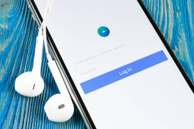 Helsinki, Finlandiya, 4 Mayıs 2019: Apple iPhone X ekranında Facebook Ads uygulama simgesi. Facebook İş Uygulaması simgesi. Facebook İlanları mobil uygulaması. Sosyal medya ağı