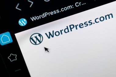 Sankt-Petersburg, Rusya, 11 Mayıs 2020: Apple iMac ekranında Wordpress ana sayfa uygulama simgesi. Wordpress uygulama simgesi. Wordpress.com uygulaması. Sosyal ağ