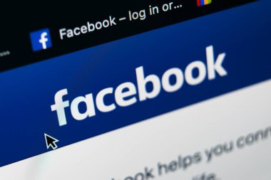 Sankt-Petersburg, Rusya, 11 Mayıs 2020: Apple iMac ekranında Facebook uygulama simgesi. Facebook uygulama simgesi. Sosyal medya ikonu. Sosyal ağ