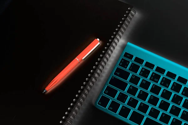 Résumé Milieu Travail Clavier Ordinateur Sans Fil Ordinateur Portable Stylo — Photo