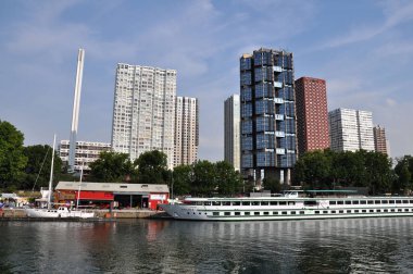 seine Nehri'ne ve gökdelenler de paris, Fransa.
