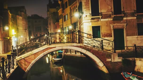 Canal estrecho en Venecia por la tarde time lapse, Rio Marin canal, Italia — Vídeos de Stock