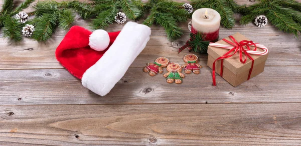 Tableros rústicos de madera con objetos navideños — Foto de Stock