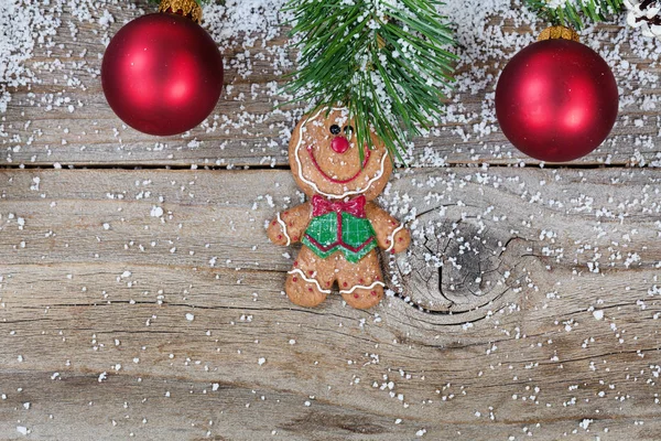 Gingerbread cookie with other Christmas objects and snow on rust — Stock Photo, Image