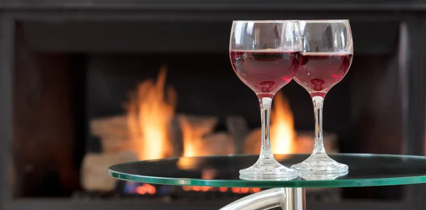 Rode wijn voor de romantische gelegenheid — Stockfoto