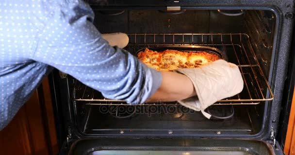 Baking Lasagna for dinner — Stock Video